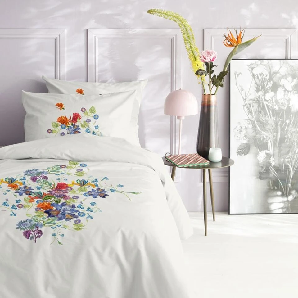 Cinderella Dekbedovertrek Iris - Satijn - 140x200/220 Cm - Off White 4 Cinderella Dekbedovertrek Iris - Satijn - 140x200/220 Cm - Off White - Afbeelding 4